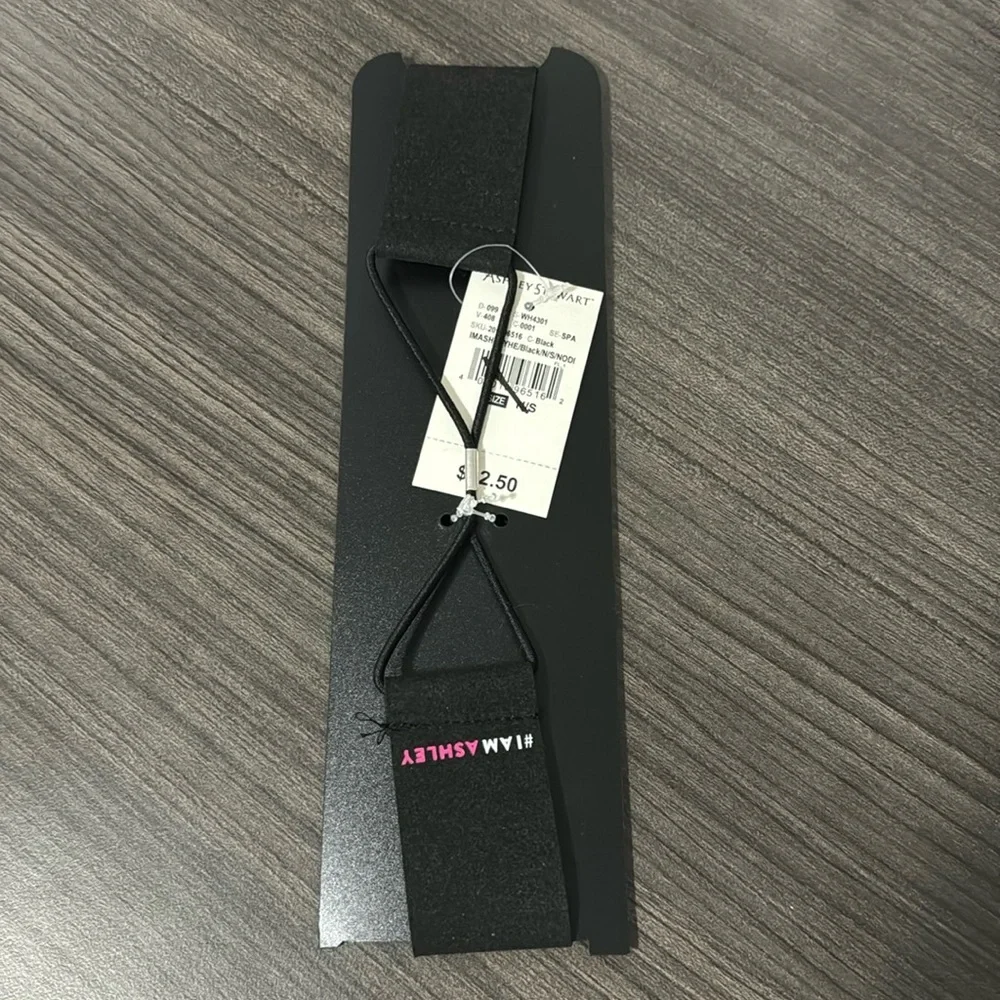 NWT! Ashley Stewart Black Headband‎